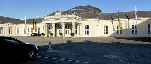 Eingang Konferenzzentrum Laxenburg